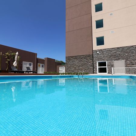 Candlewood Suites Celaya Селая Экстерьер фото