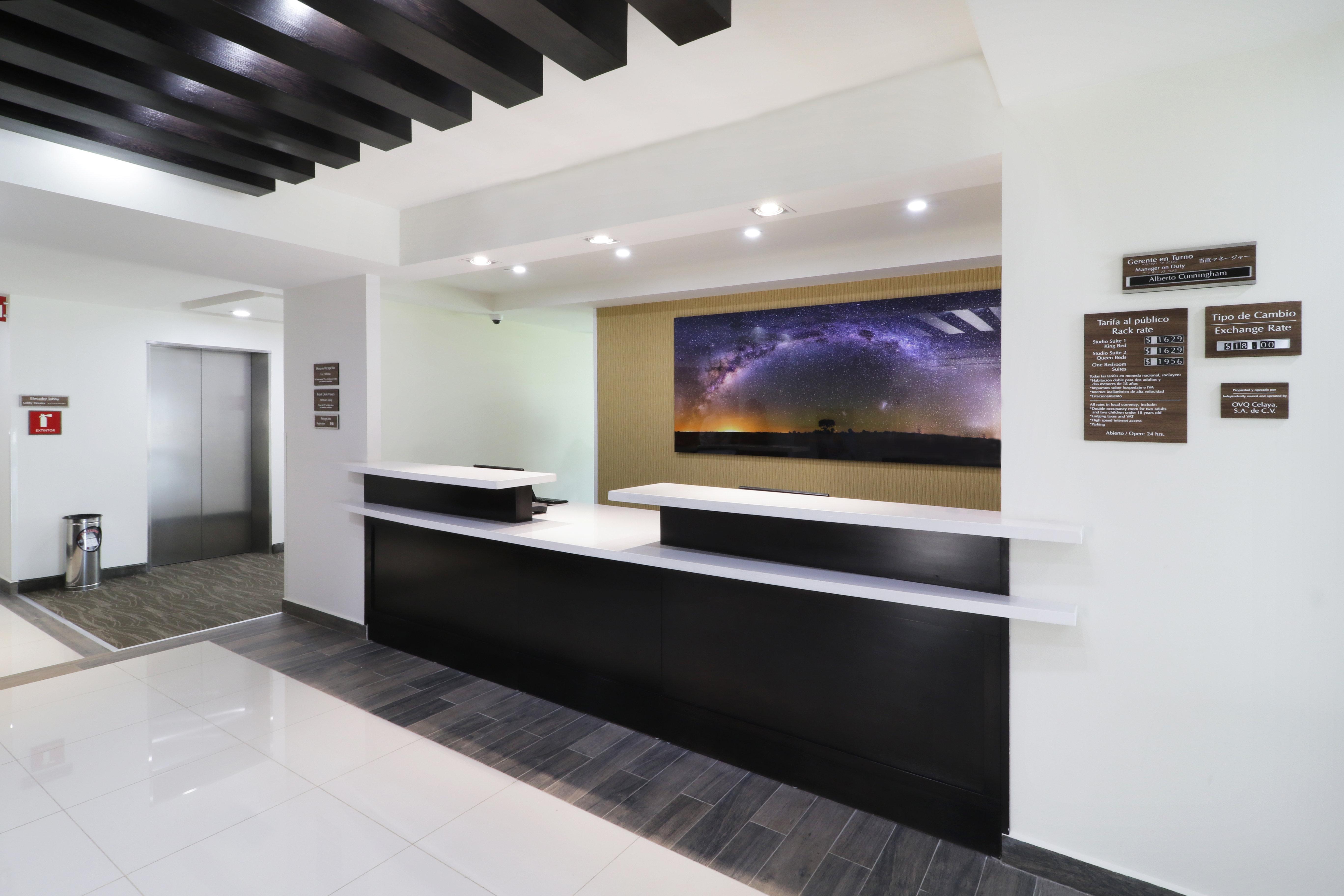 Candlewood Suites Celaya Селая Экстерьер фото