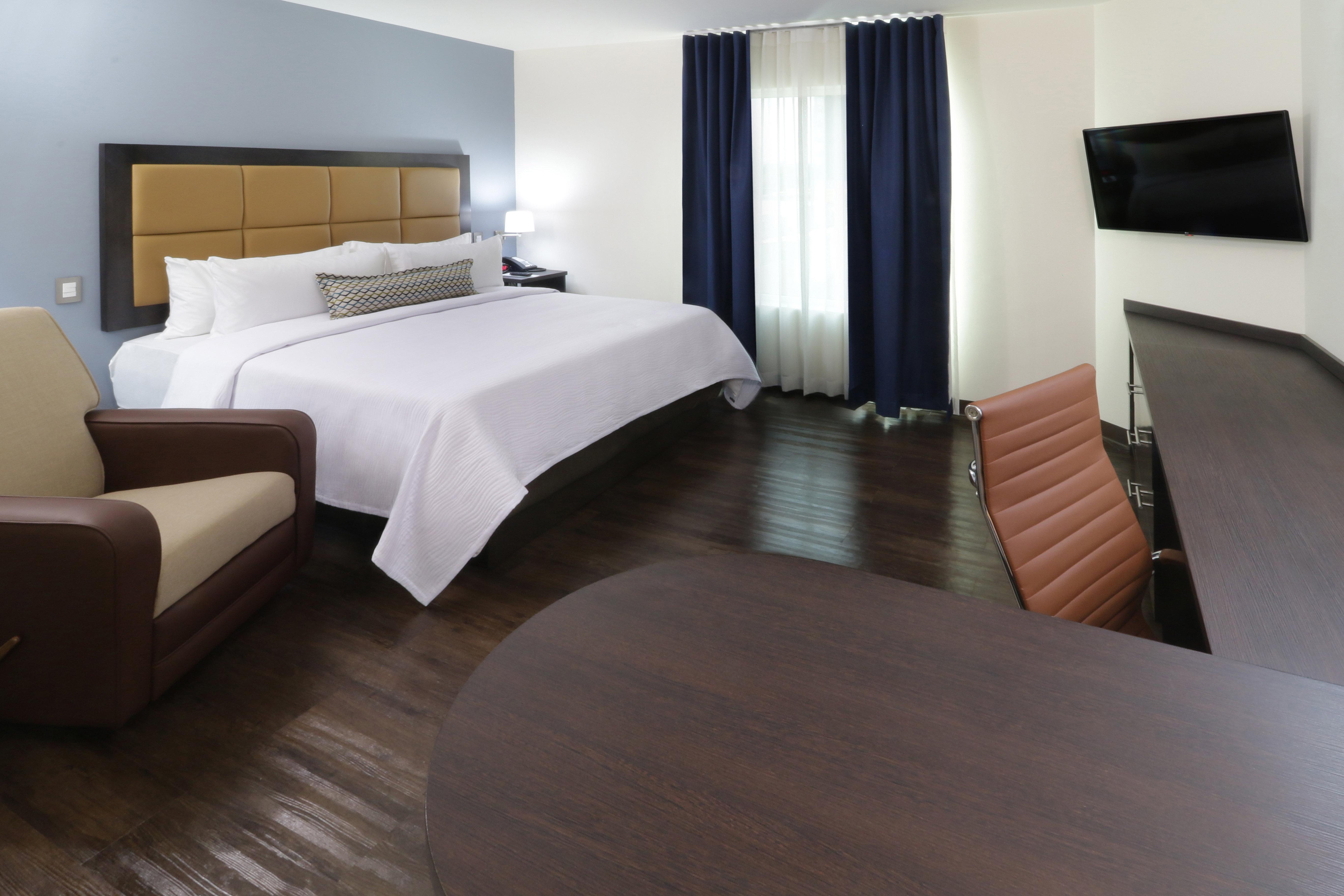 Candlewood Suites Celaya Селая Экстерьер фото