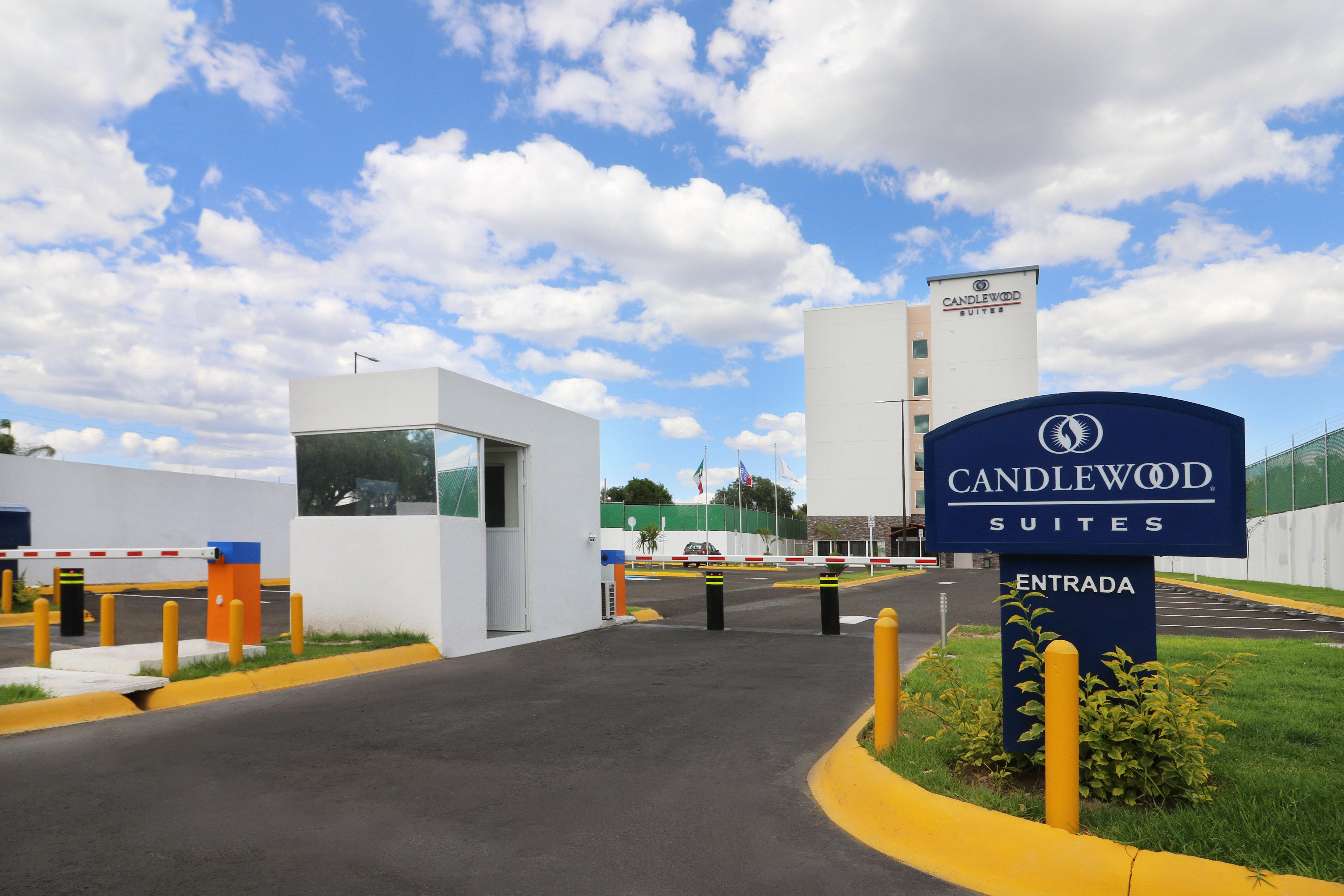 Candlewood Suites Celaya Селая Экстерьер фото