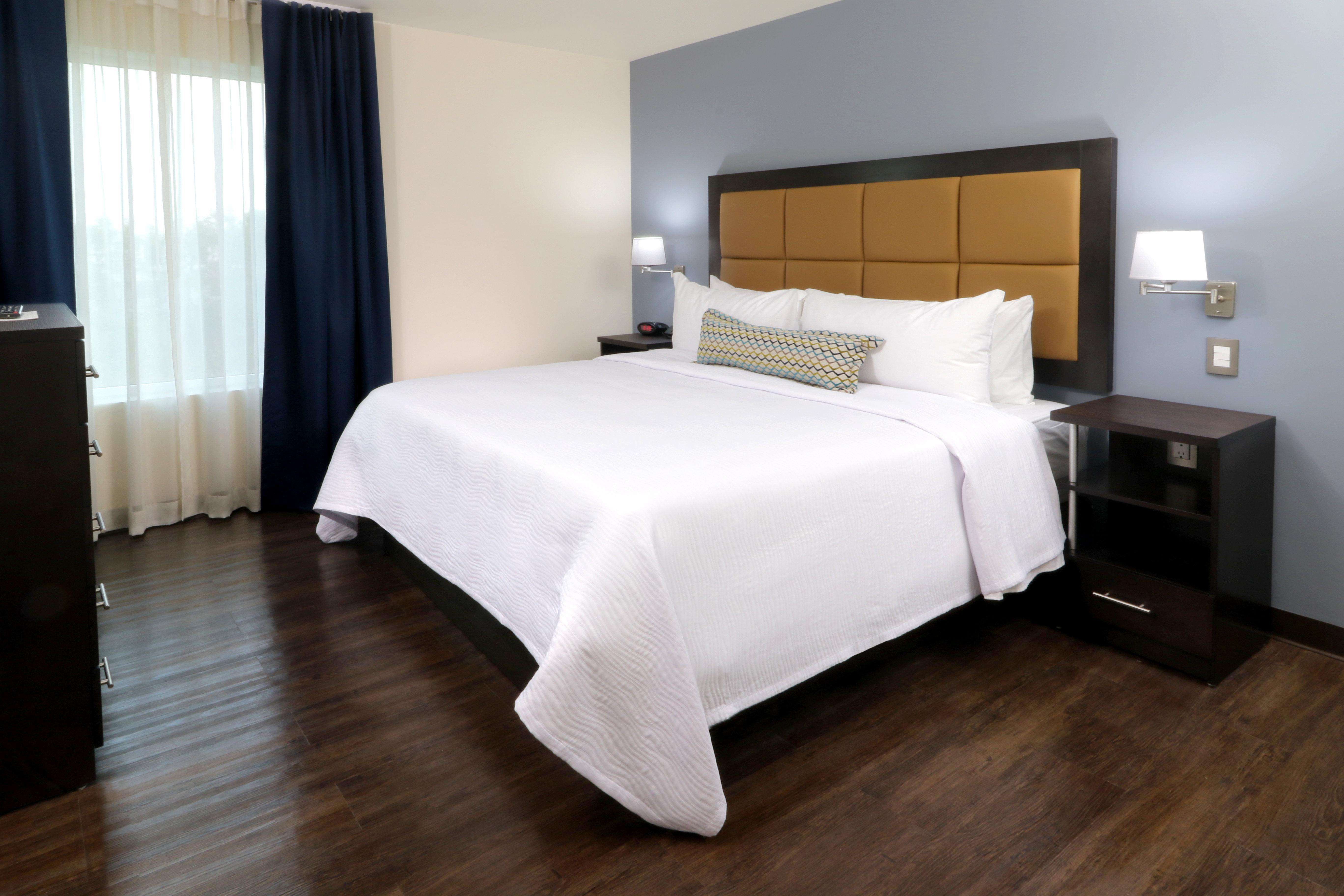Candlewood Suites Celaya Селая Экстерьер фото