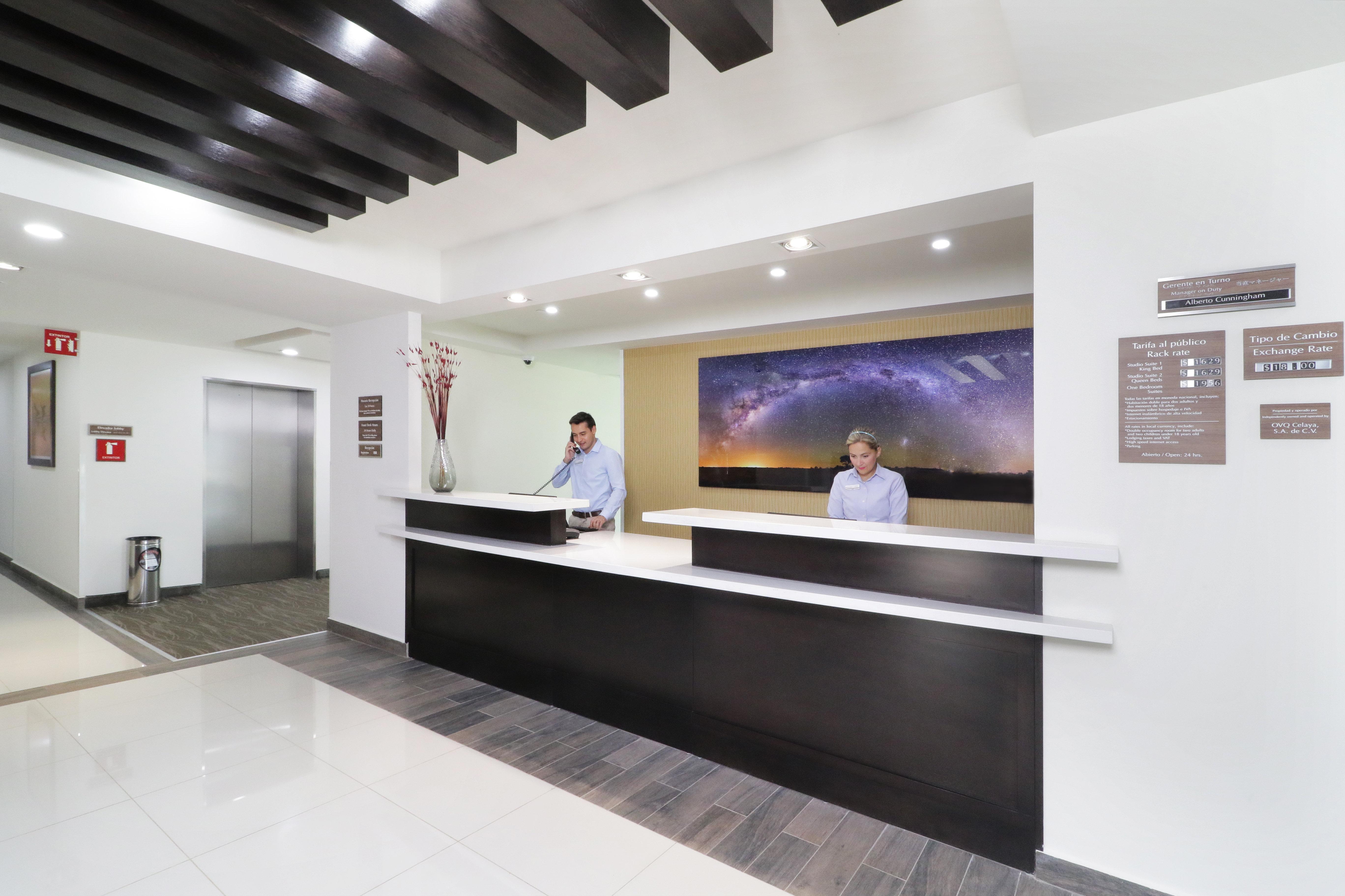 Candlewood Suites Celaya Селая Экстерьер фото